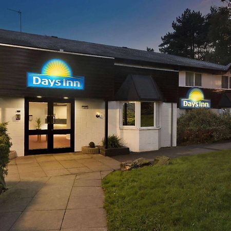 Days Inn Hotel Fleet Exterior foto