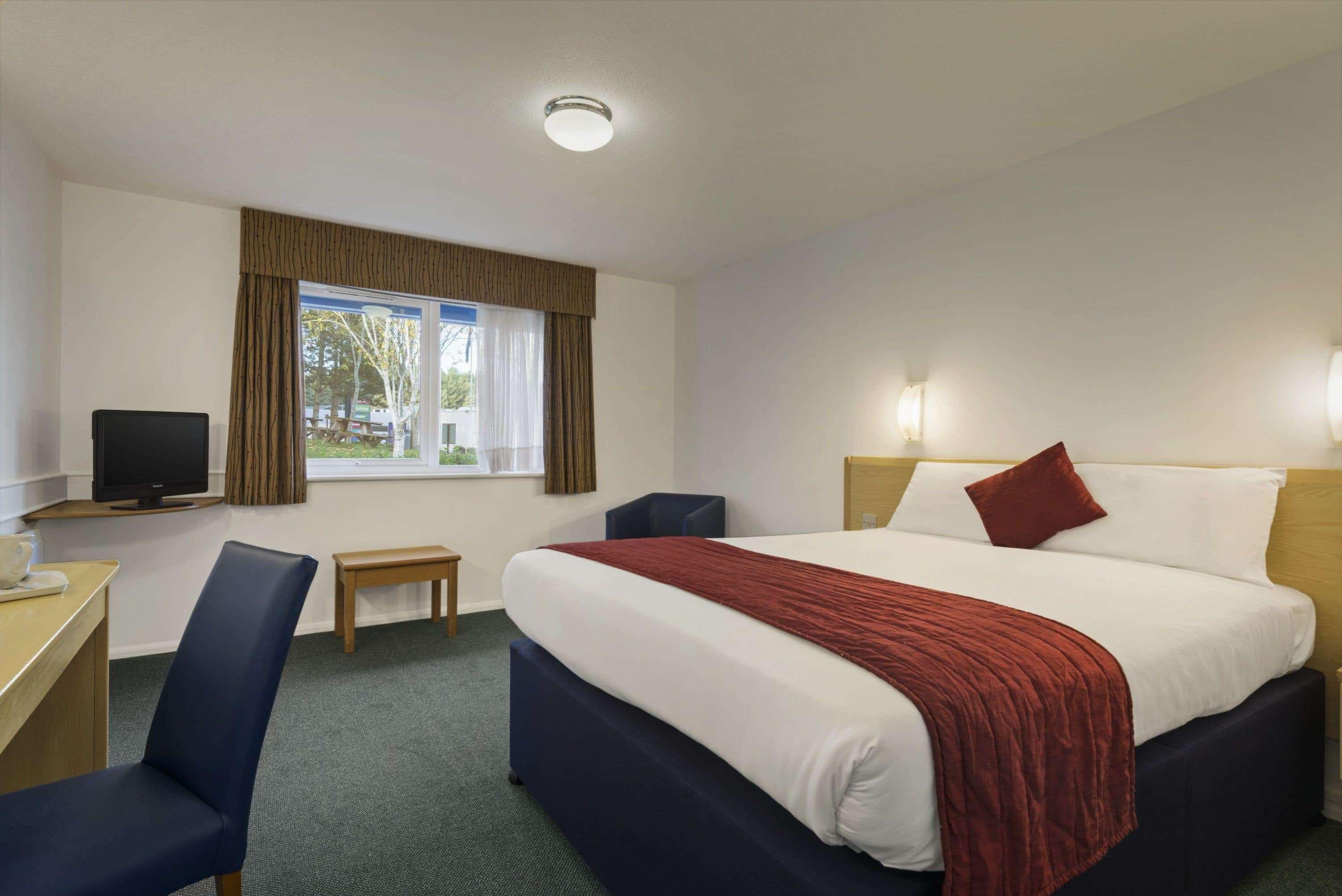 Days Inn Hotel Fleet Exterior foto