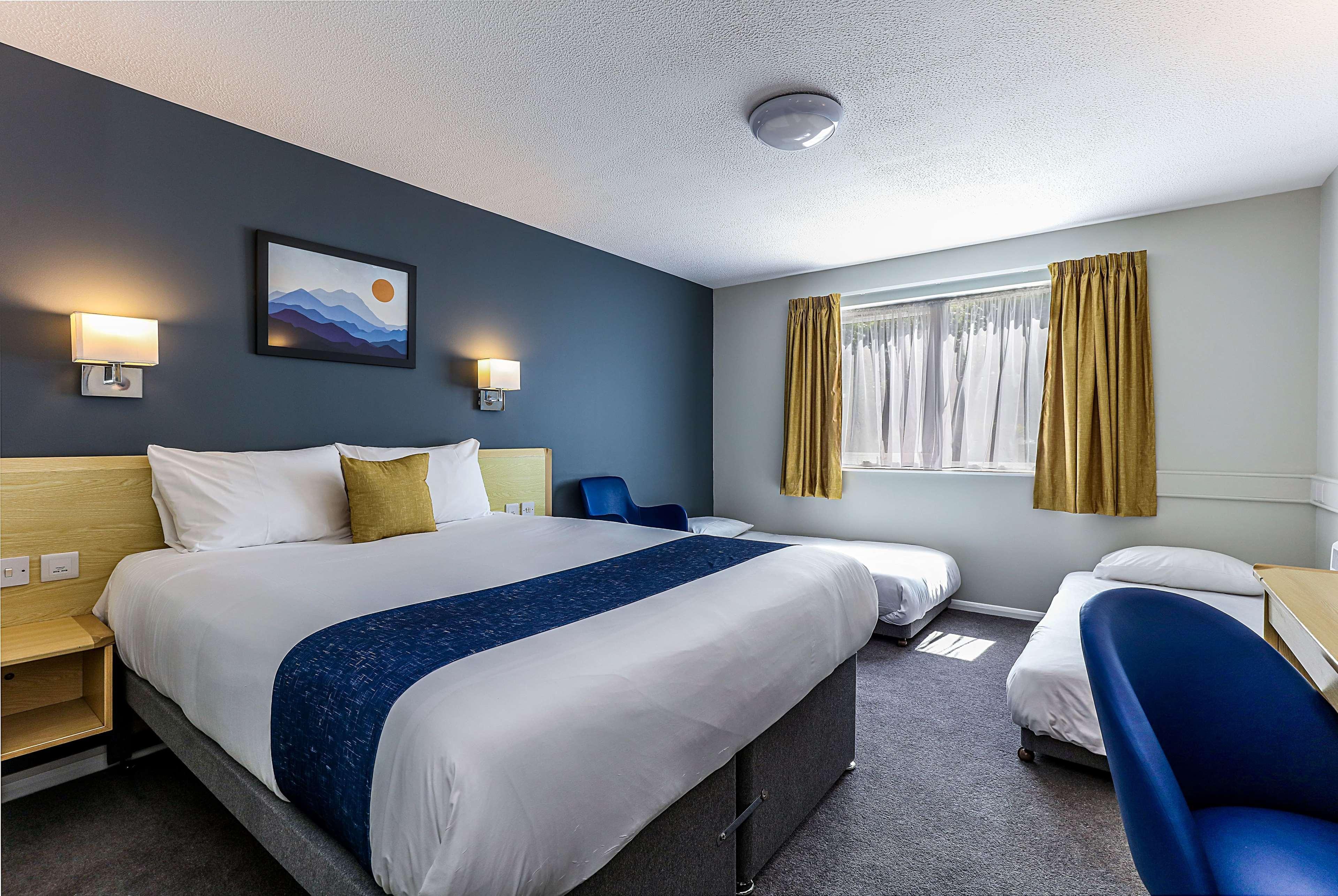 Days Inn Hotel Fleet Exterior foto